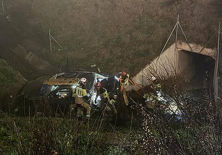 Herido un conductor tras caer por un terraplén en la VA-30